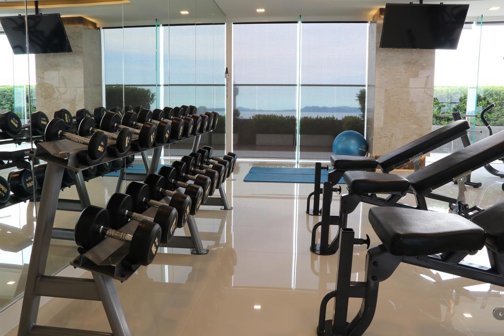 The Peak Towers Sea View Apartment Pattaya Exterior photo