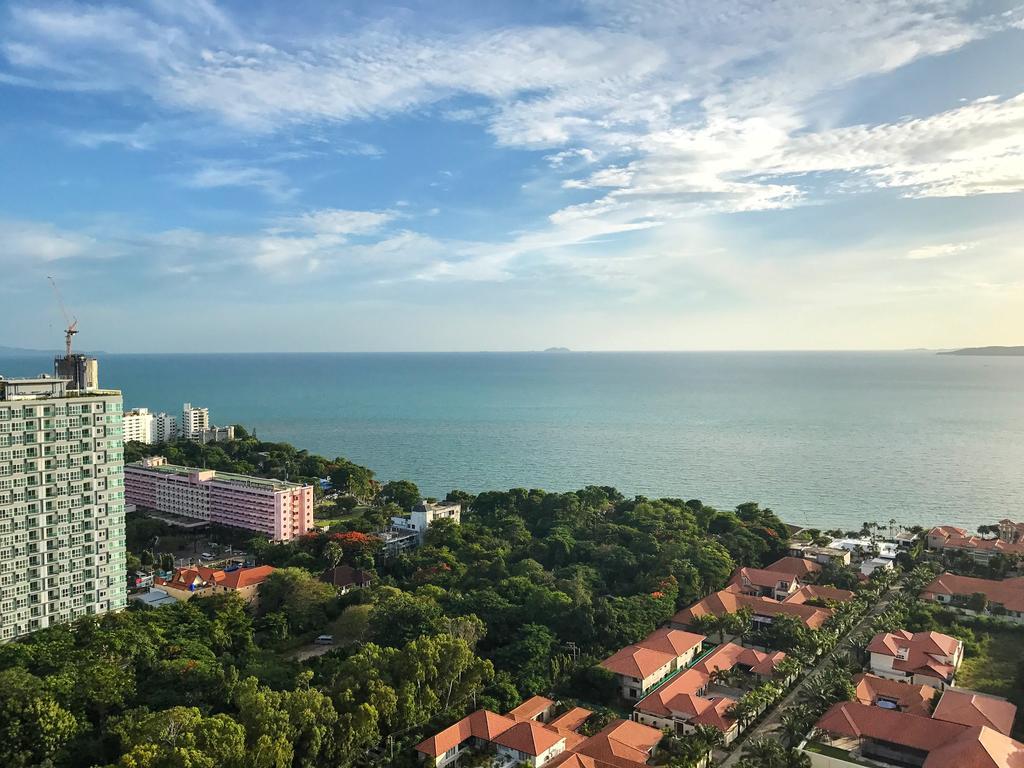The Peak Towers Sea View Apartment Pattaya Exterior photo