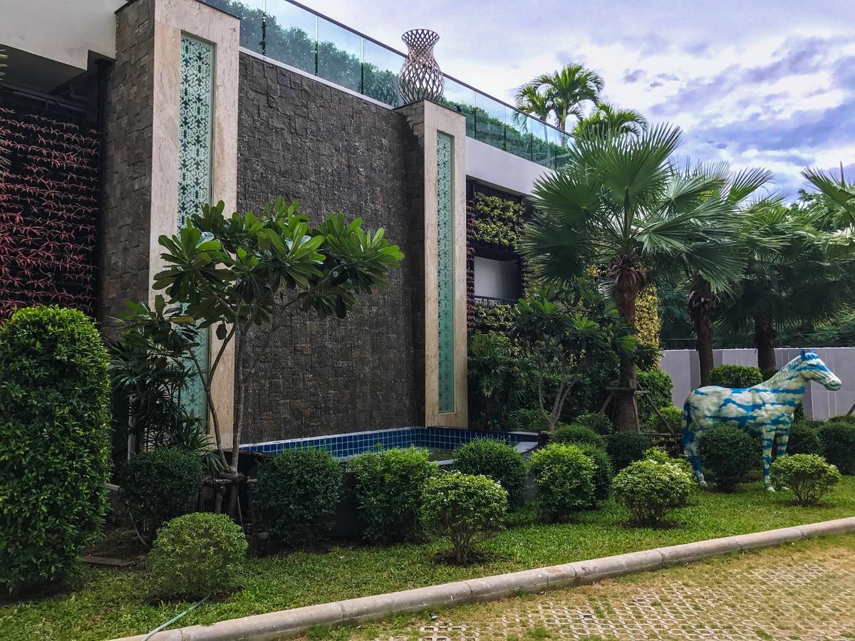 The Peak Towers Sea View Apartment Pattaya Exterior photo